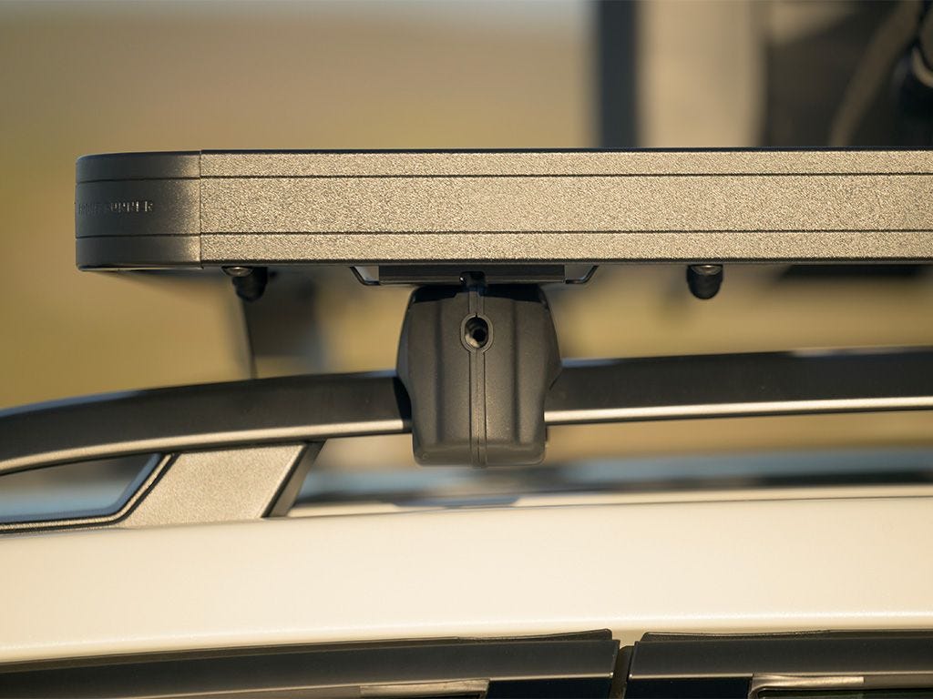 Front Runner Slimline II Dachträger Kit mit Befestigungsfüße für Dachreling - 954 mm (L) x 1165 mm (B)