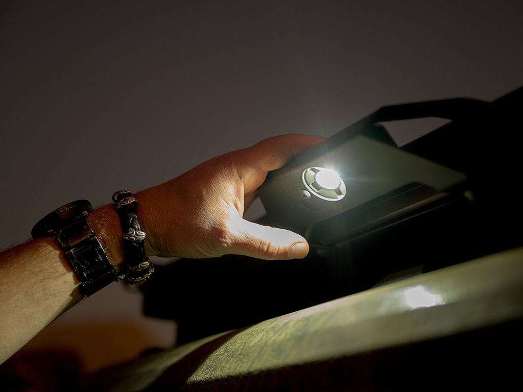 Poignée / Lumière pour galerie Slimline II  -  de Front Runner