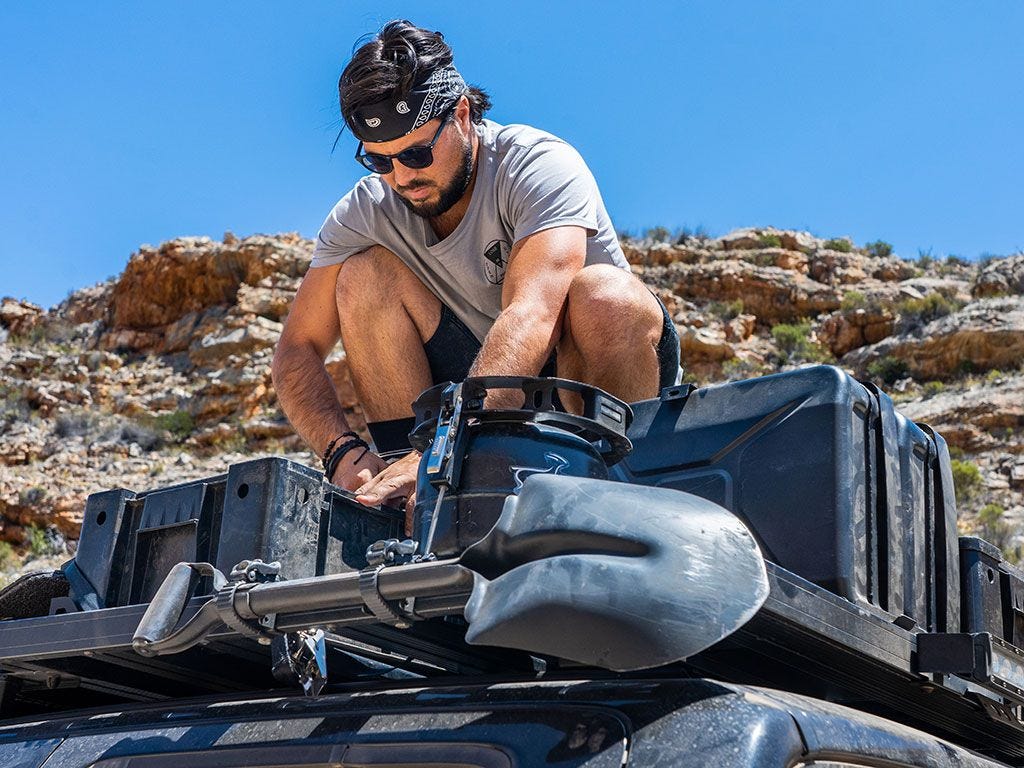 Front Runner Paddel-, Spaten- & Schaufel-Halterung mit Ratsche