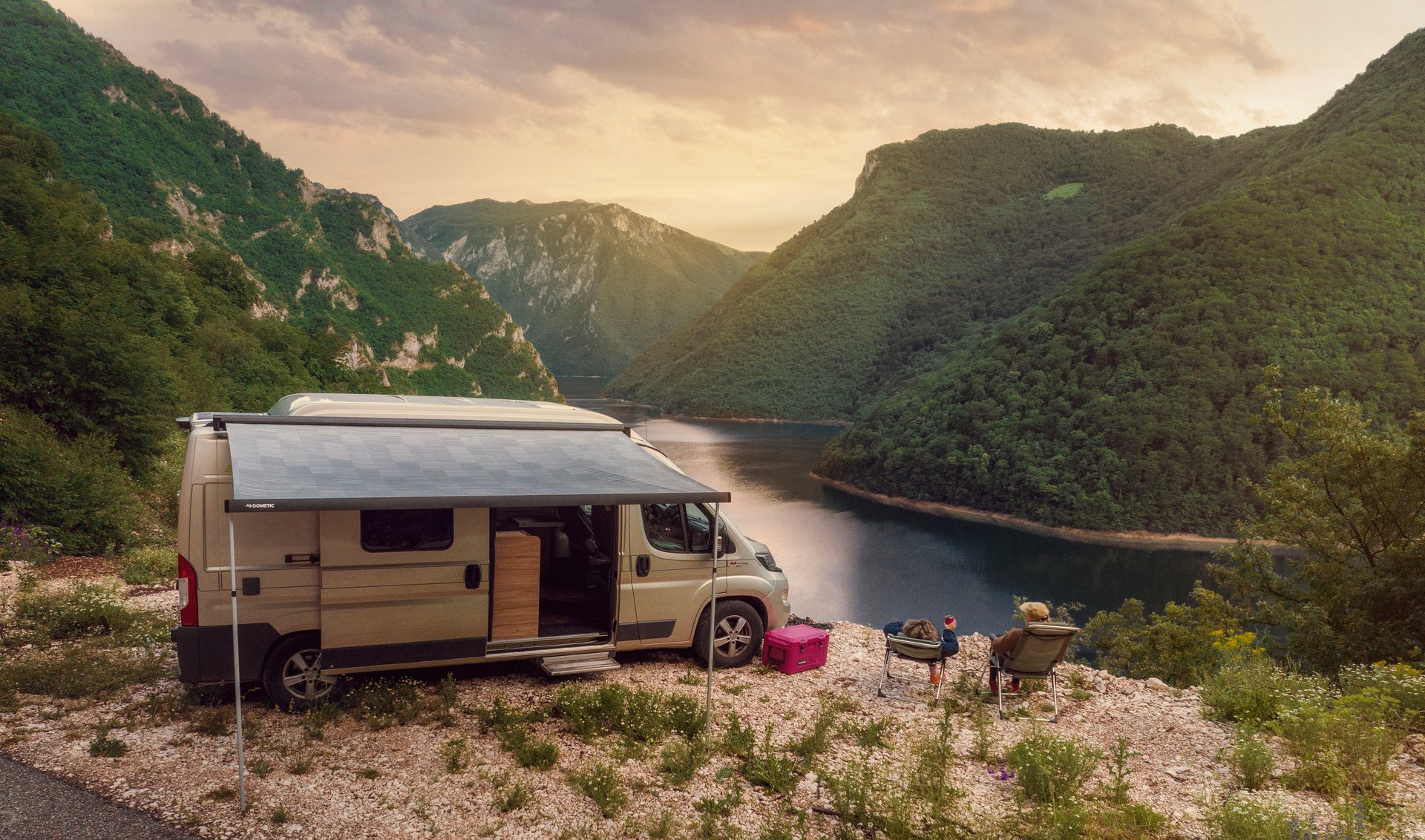 01 Caravan Salon 2022 - Slide 1