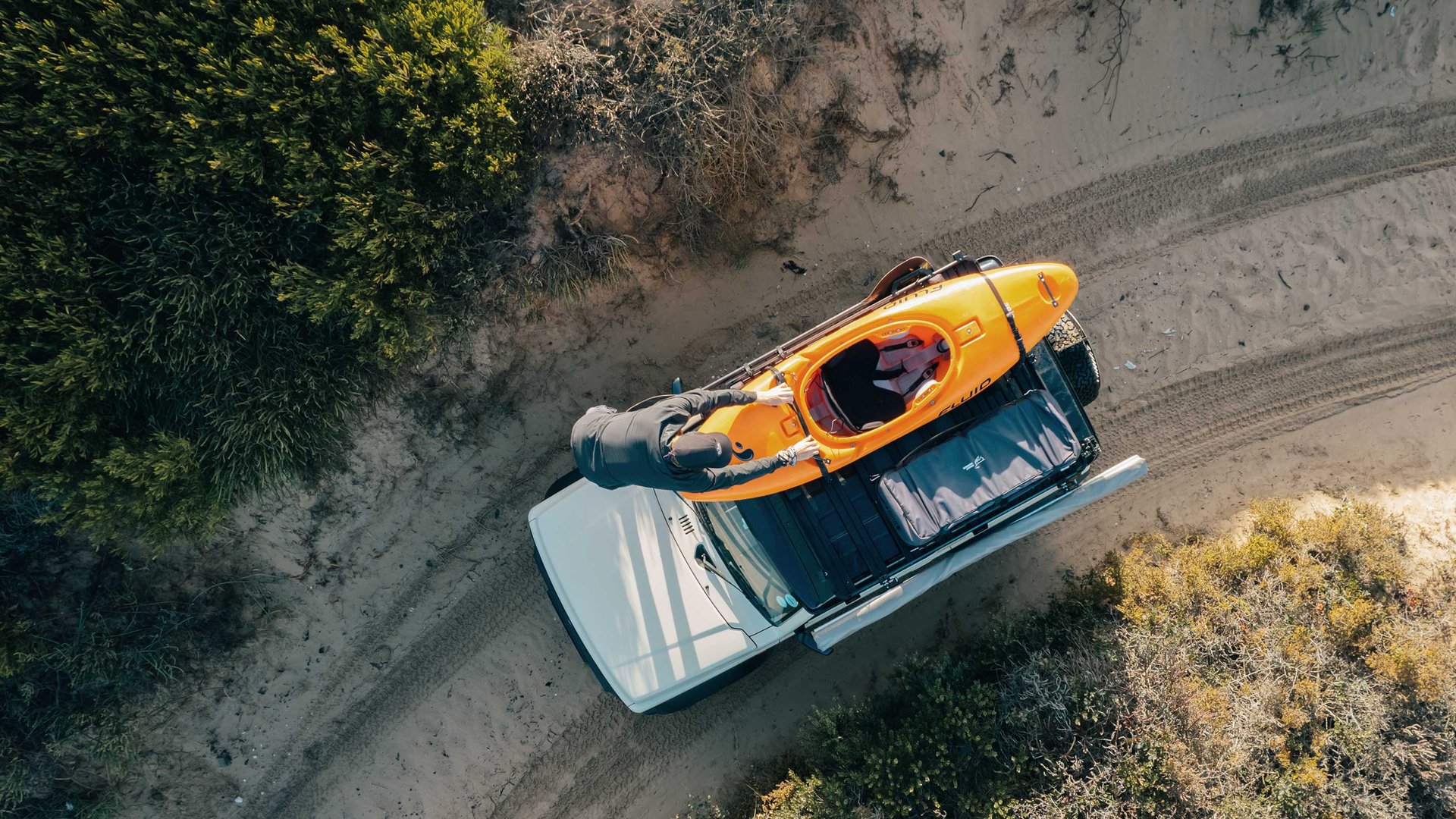 Hero Desktop FullWidth BirdView-FrontRunner-Dometic