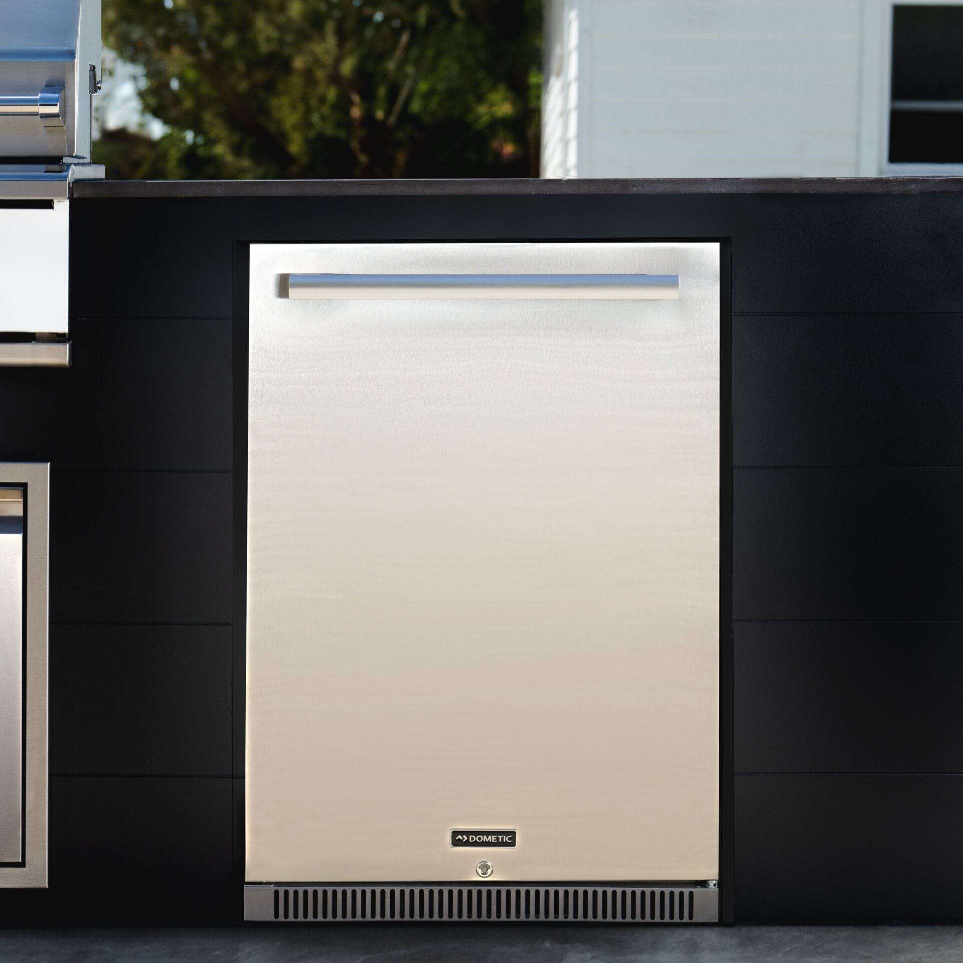Dometic Refrigerator DE24F