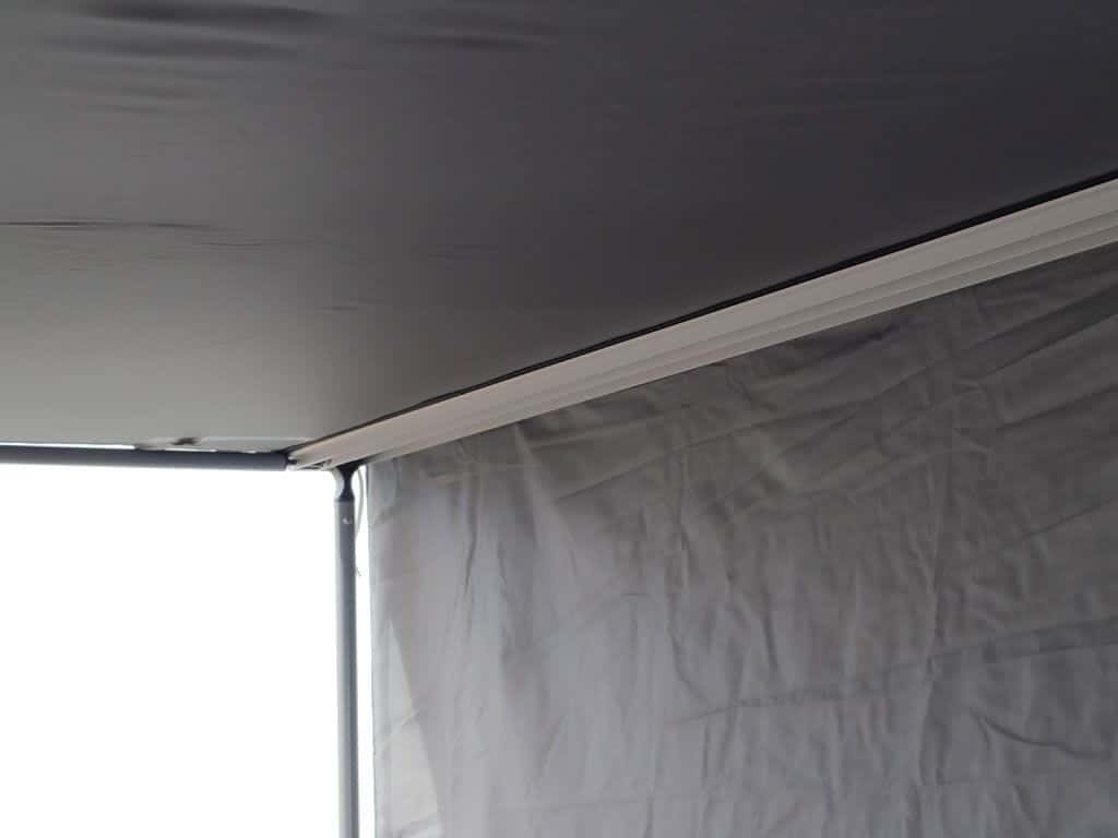 Front Runner Series Wind/Sun Break for 2M Awning / Front