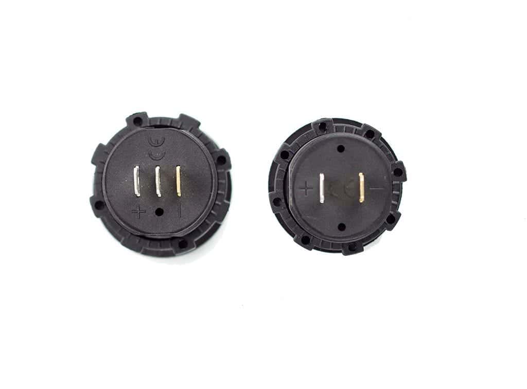 Front Runner Series 12v/24v Volt Meter/15 Amp Meter (2 Piece) Assorted Socket Panel Insert Kit