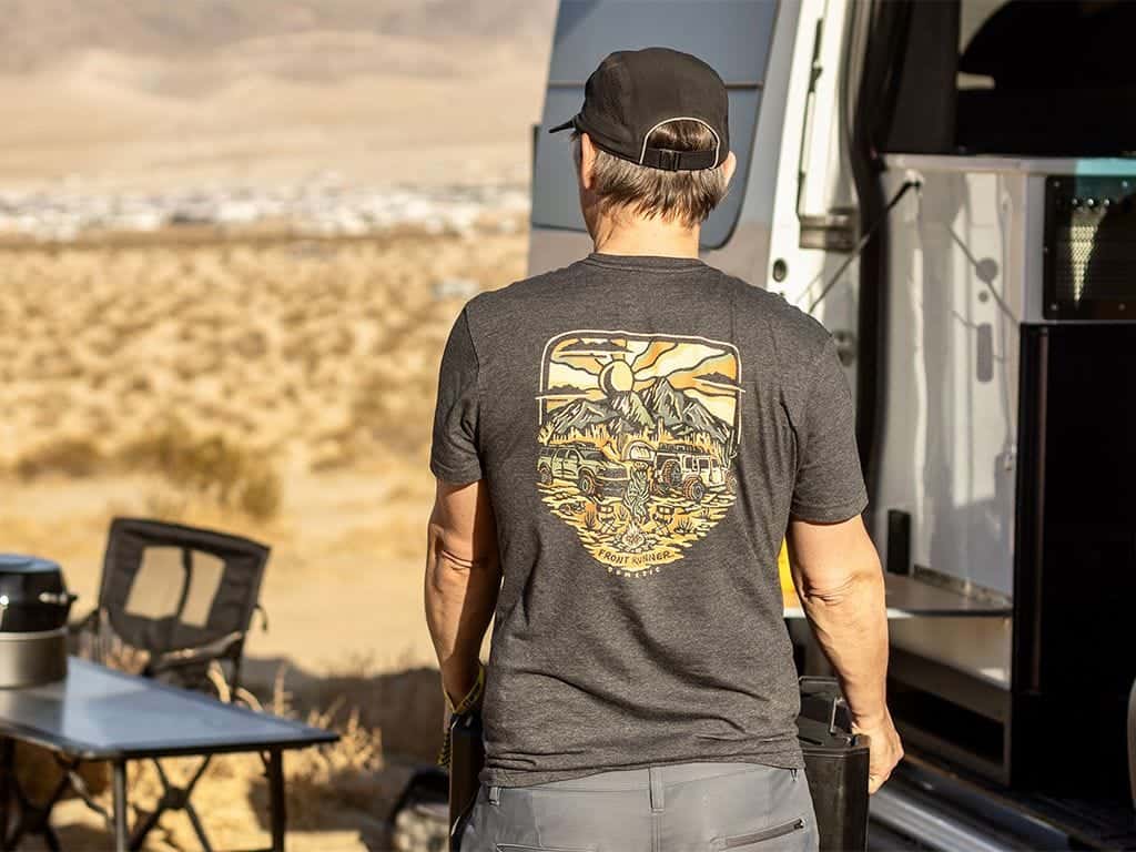 Front Runner Series Keep Searching T-Shirt / Charcoal S