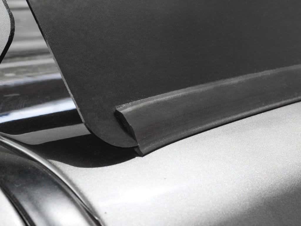 Front Runner Series Land Rover Discovery LR3/LR4 Wind Fairing