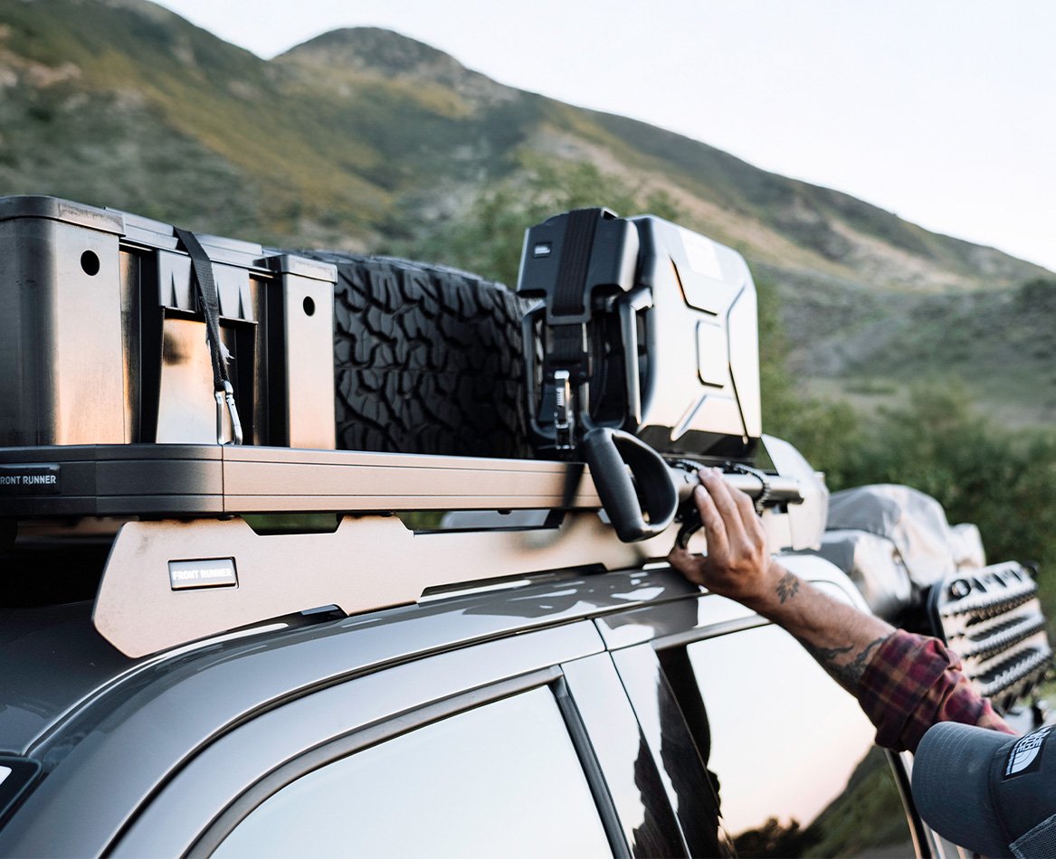 Front Runner Dometic Slimline II roof rack with Wolf Pack Pro storage box and jerry can mount, modular cargo system for overland travel