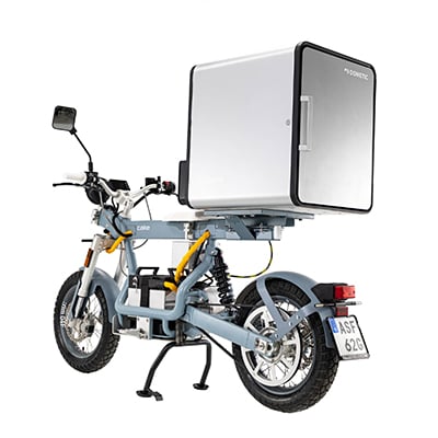 A studio photo of a blue bike with a Dometic Delibox on the back.