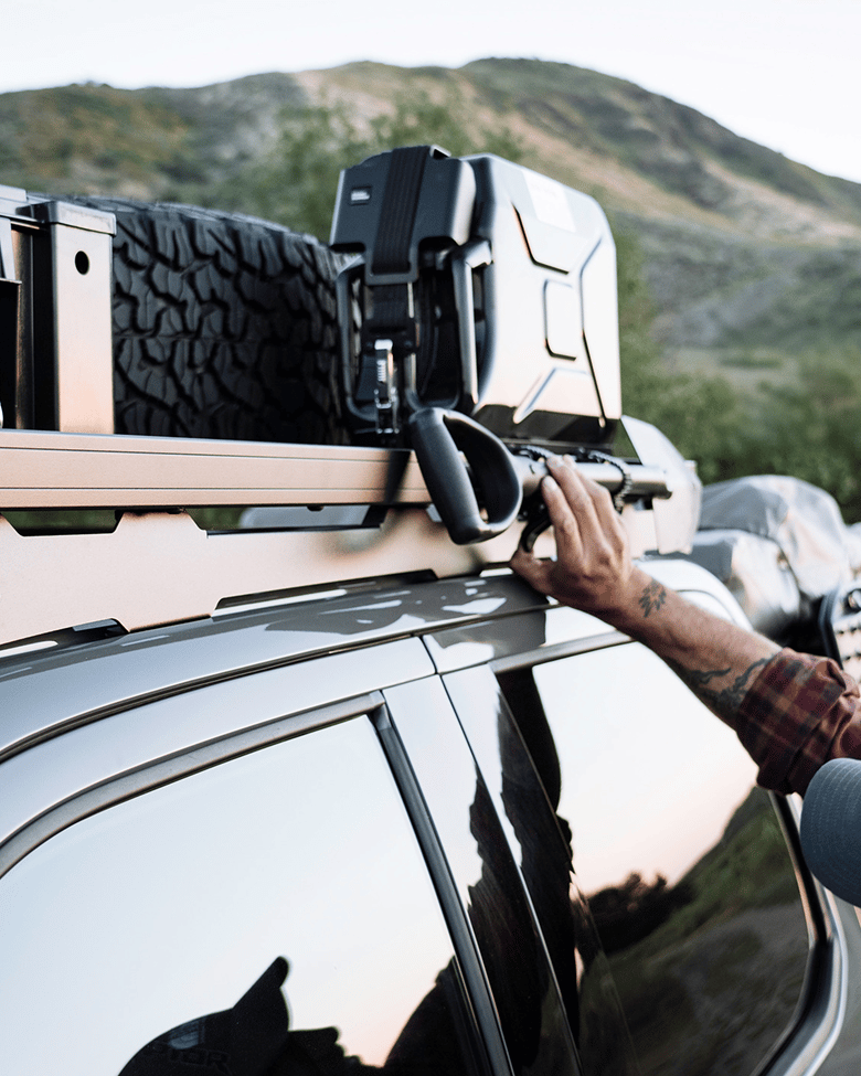 Front Runner Dometic Slimline II roof rack with Wolf Pack Pro storage box and jerry can mount, modular cargo system for overland travel