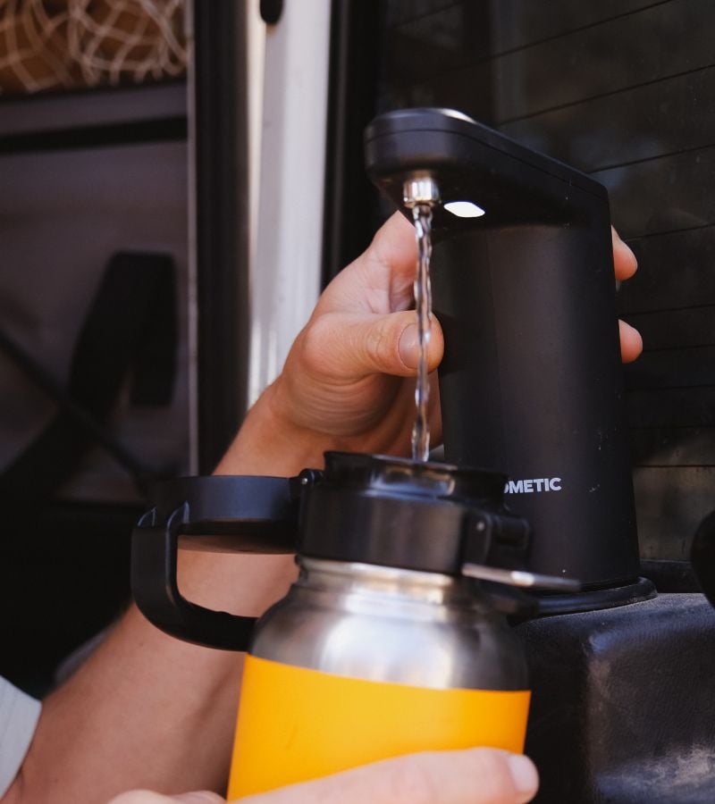 Water tap filling up waterbottle