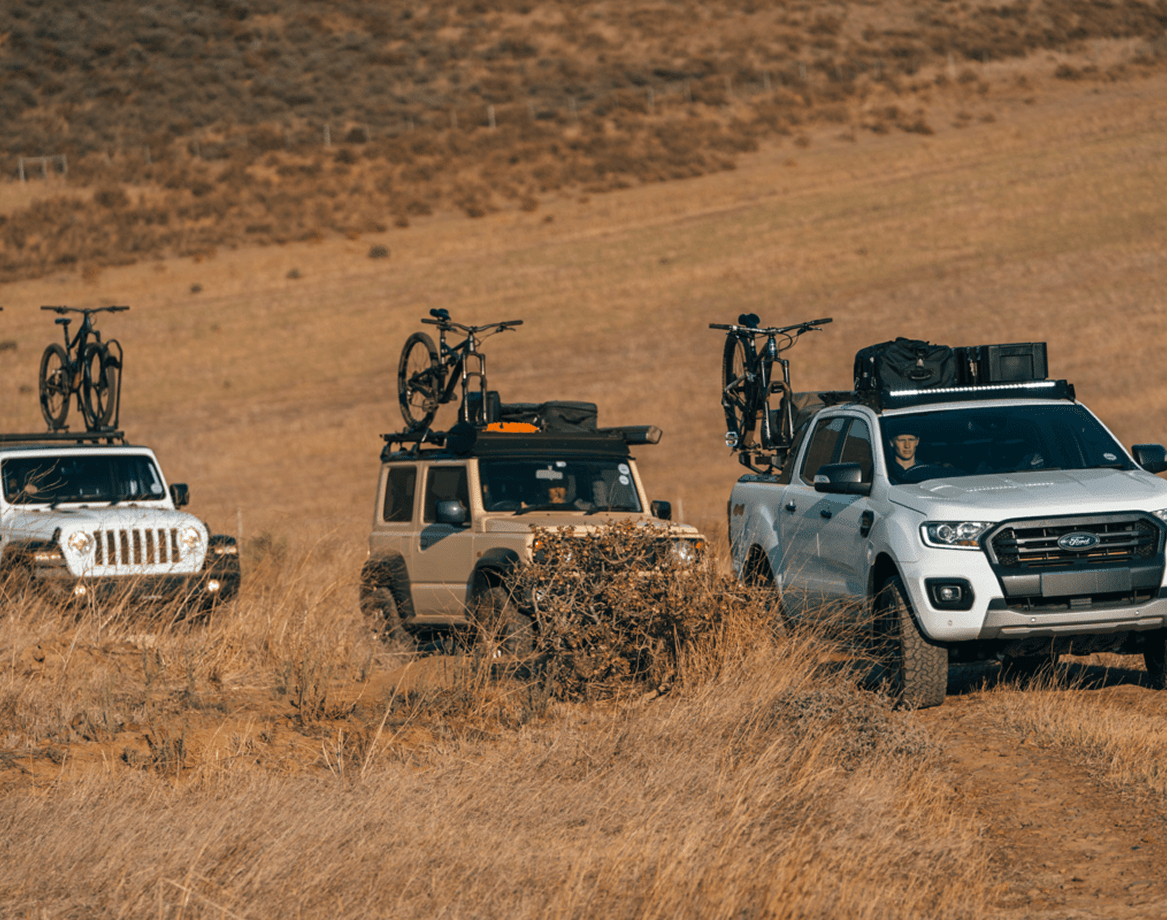 Front Runner Dometic Slimline II roof rack with Wolf Pack Pro storage box and jerry can mount, modular cargo system for overland travel