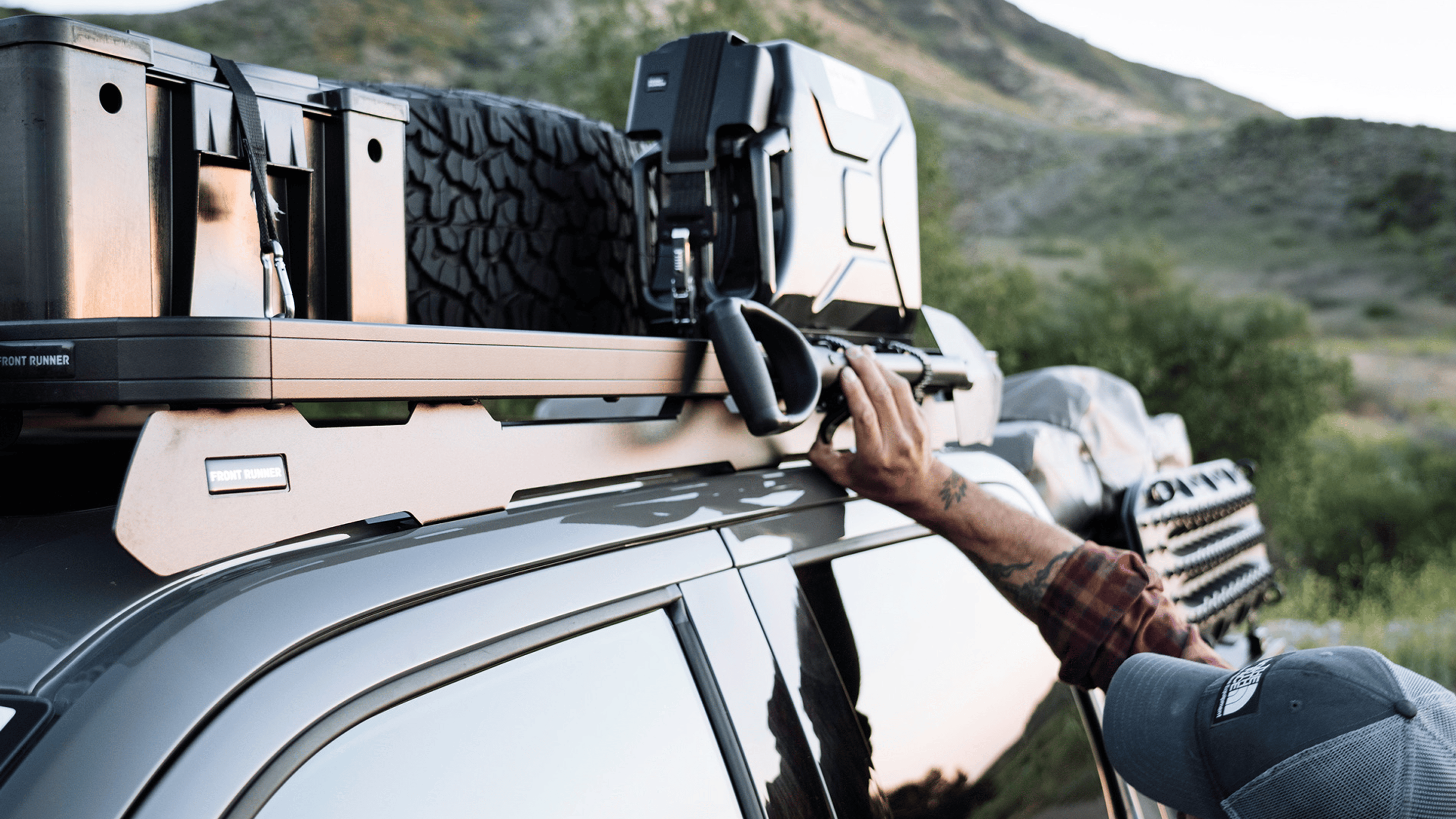 Slimline_II_Roof_Rack_accessories_Lifestyle_desktop