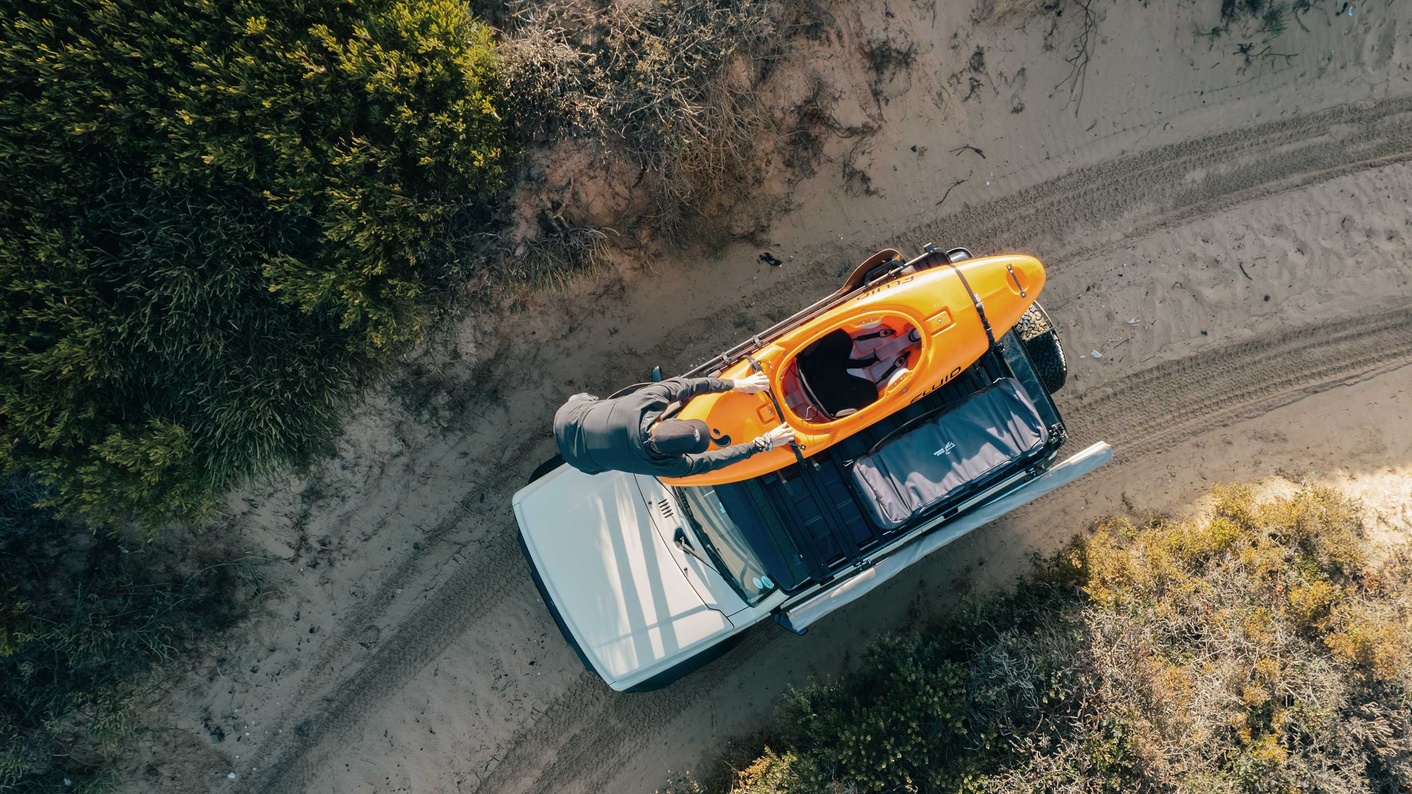 Hero Desktop FullWidth BirdView-FrontRunner-Dometic