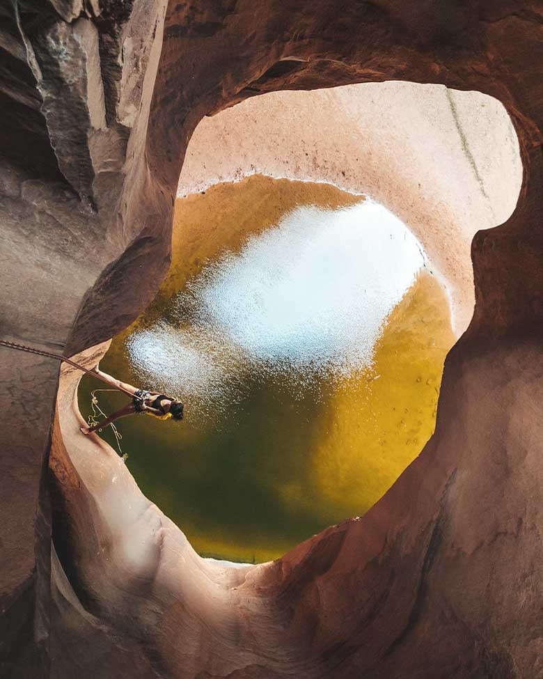 Dometic Climbing-down Hero-mob