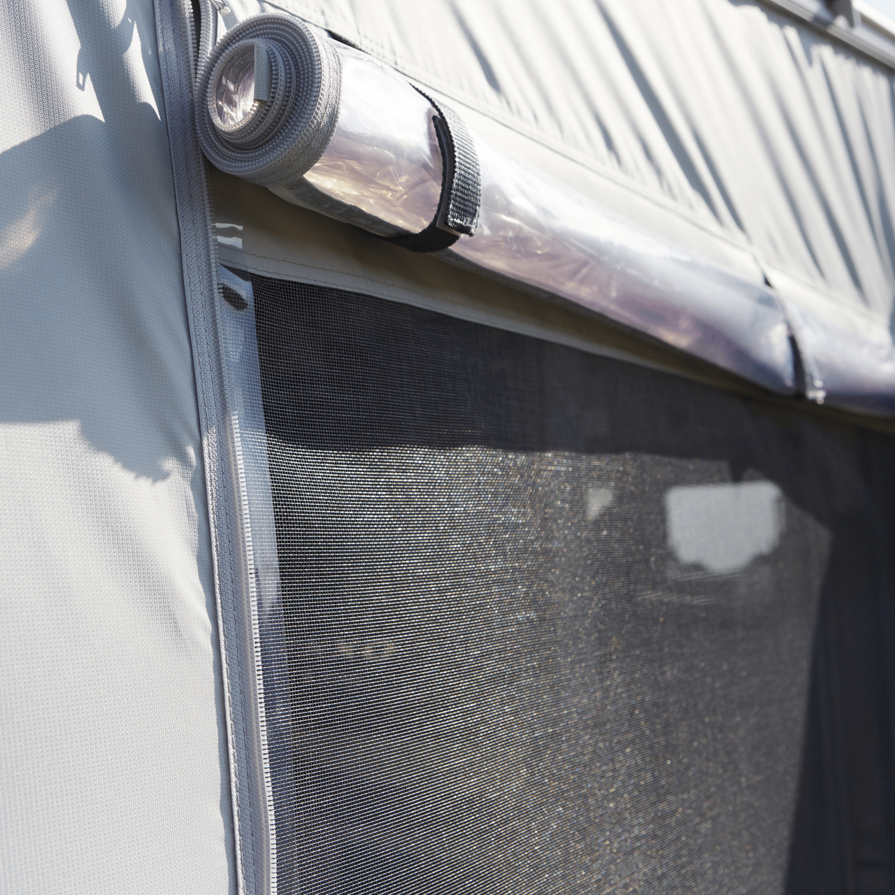 Éclairage à l'intérieur, insectes à l'extérieur