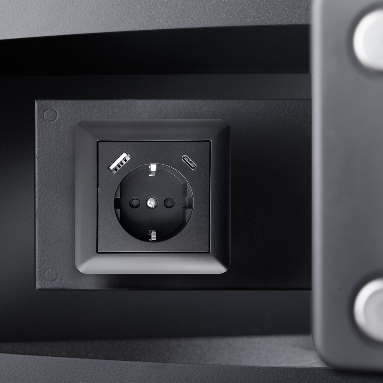 EU socket with USB-A and USB-C slots
