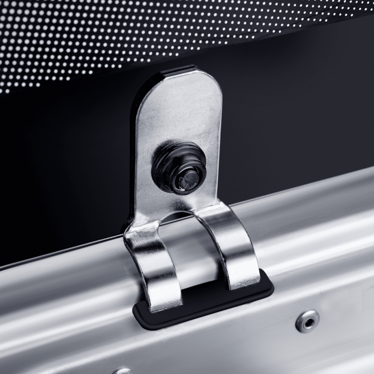 Easy-to-clean enamelled pan support