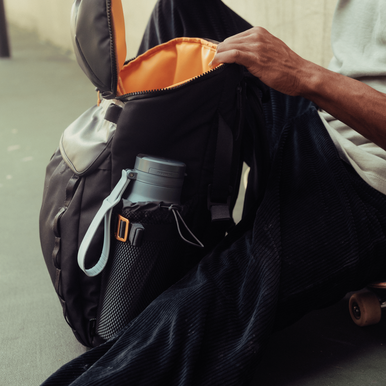 Strap carry handle