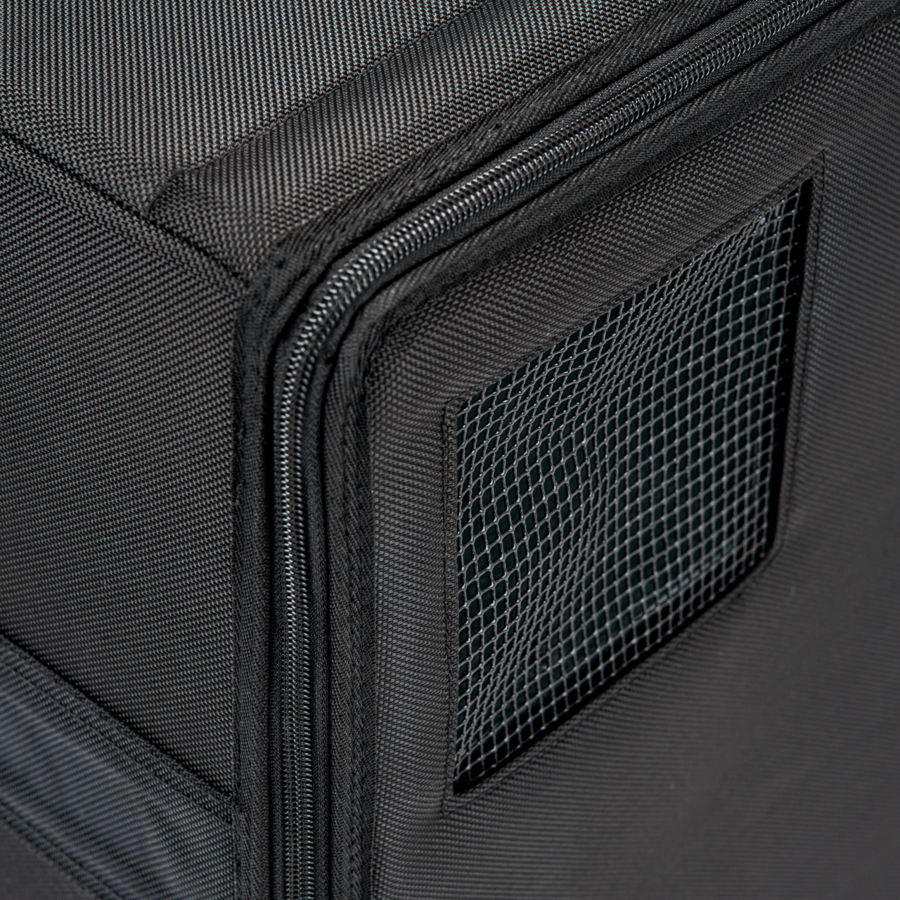 Compressor vents on both sides