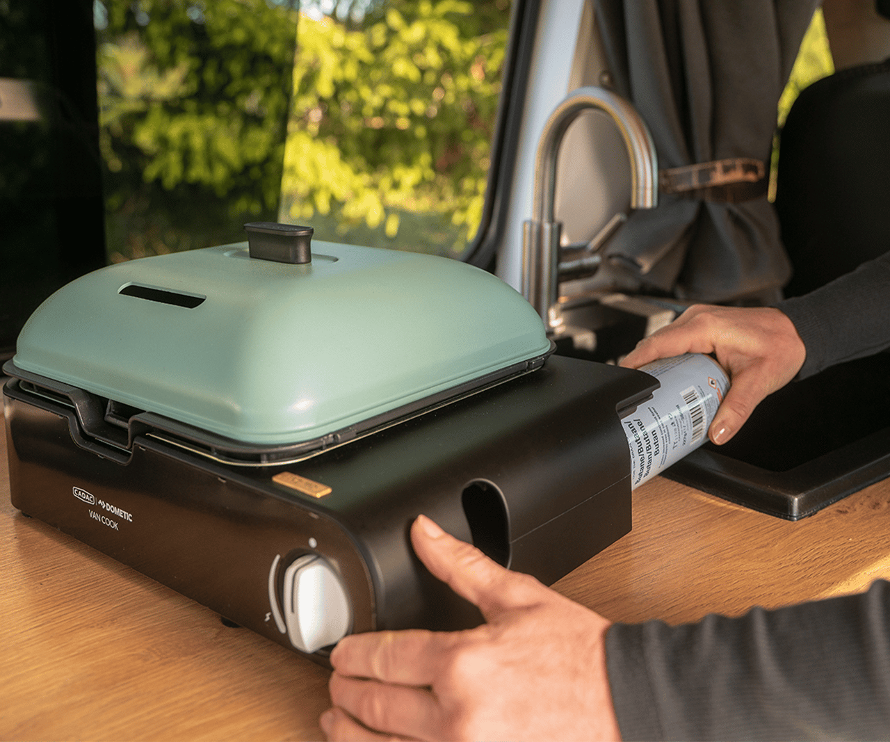 Easy gas cartridge connection