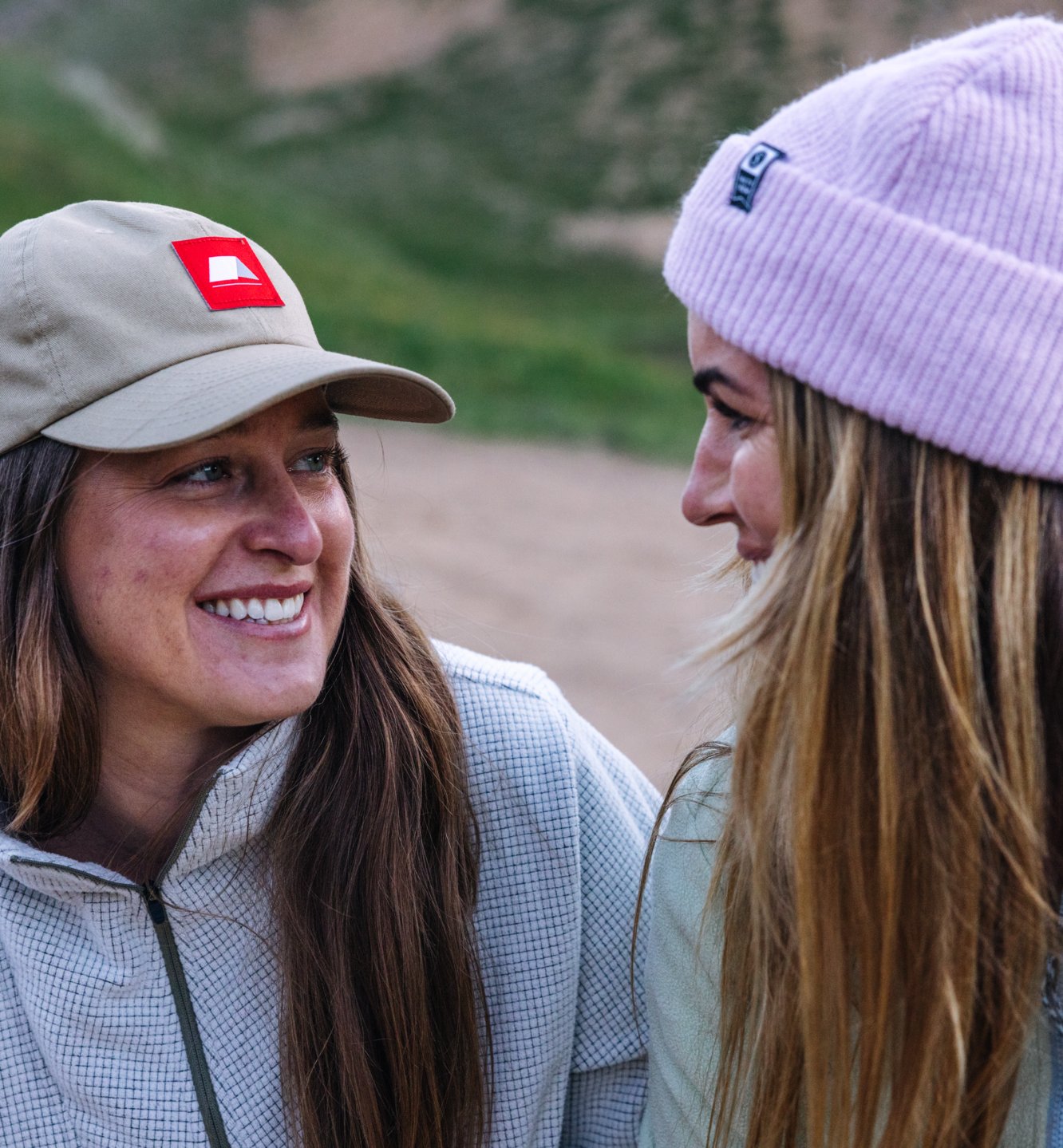 2 friends looking at eachother