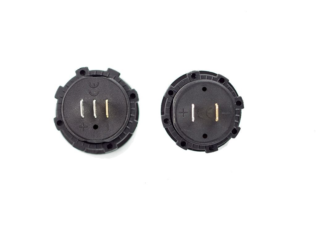 Front Runner 12v/24v Volt Meter/15 Amp Meter (2 Piece) Assorted Socket Panel Insert Kit