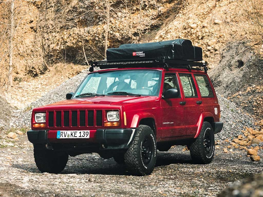Slimline II bagagerekkit voor een Jeep Cherokee Sport XJ – Front Runner