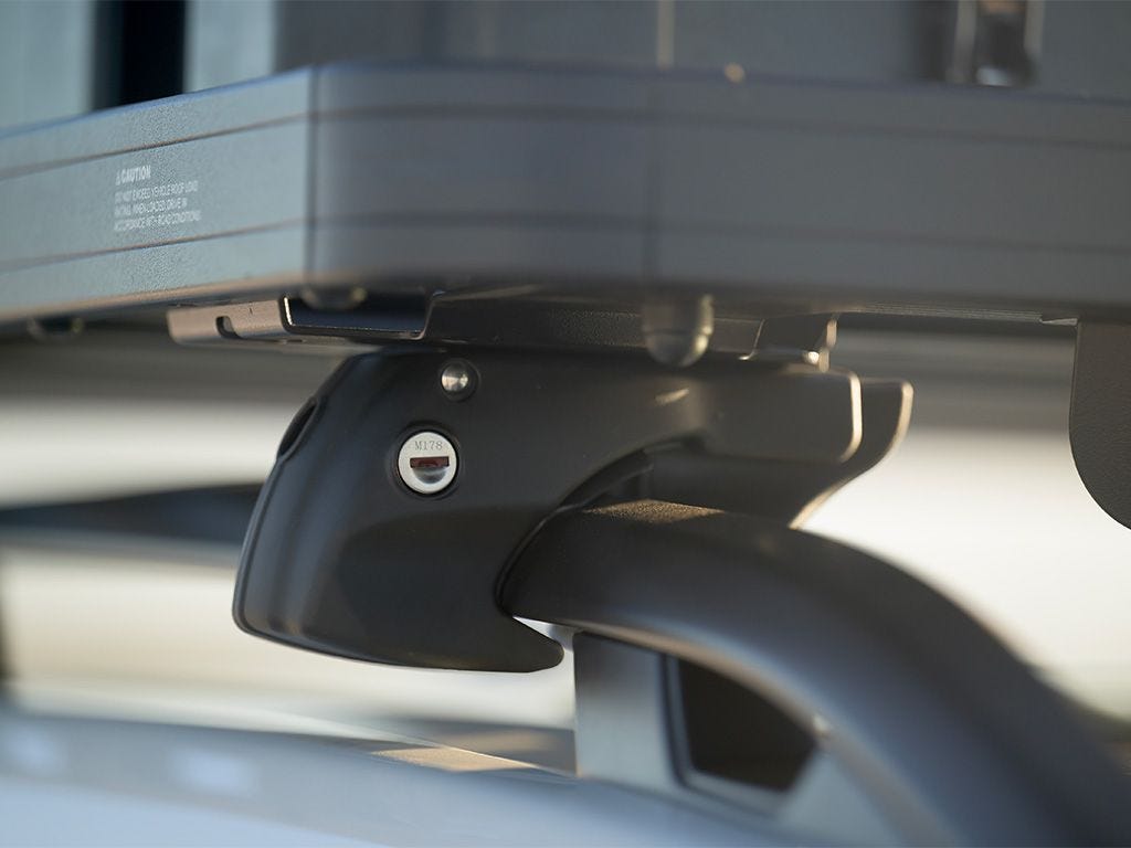 Front Runner Slimline II Dachträger Kit mit Befestigungsfüße für Dachreling - 1156 mm (L) x 1255 mm (B)