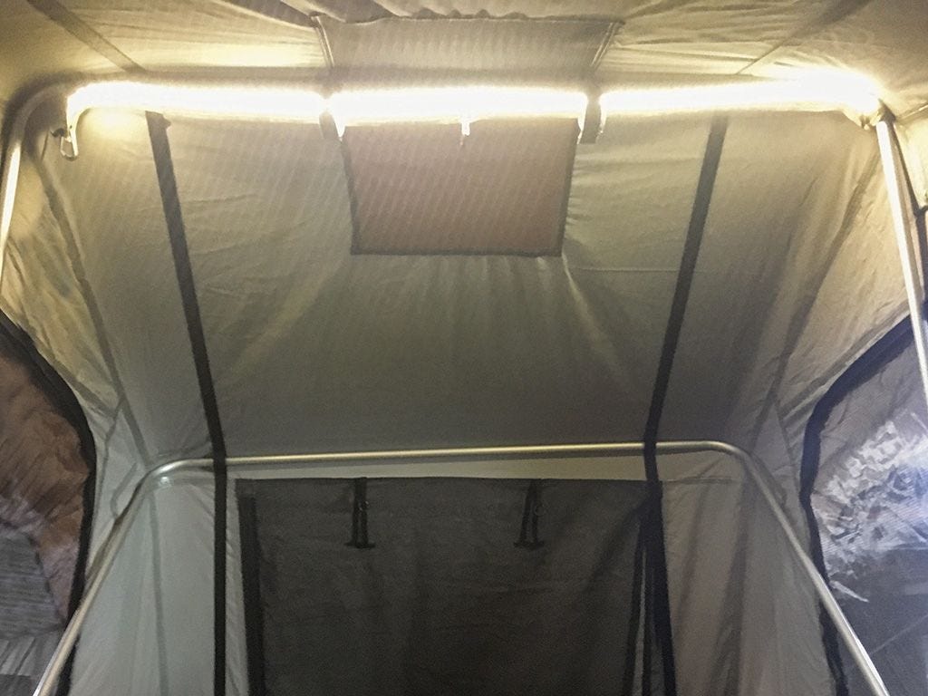 Front Runner Dual Color LED Light Strip / 1.2M