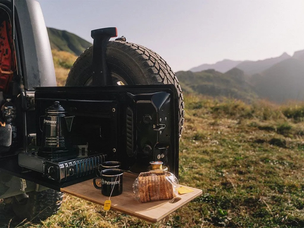 Front Runner Klapptisch für die Fahrzeugheckklappe