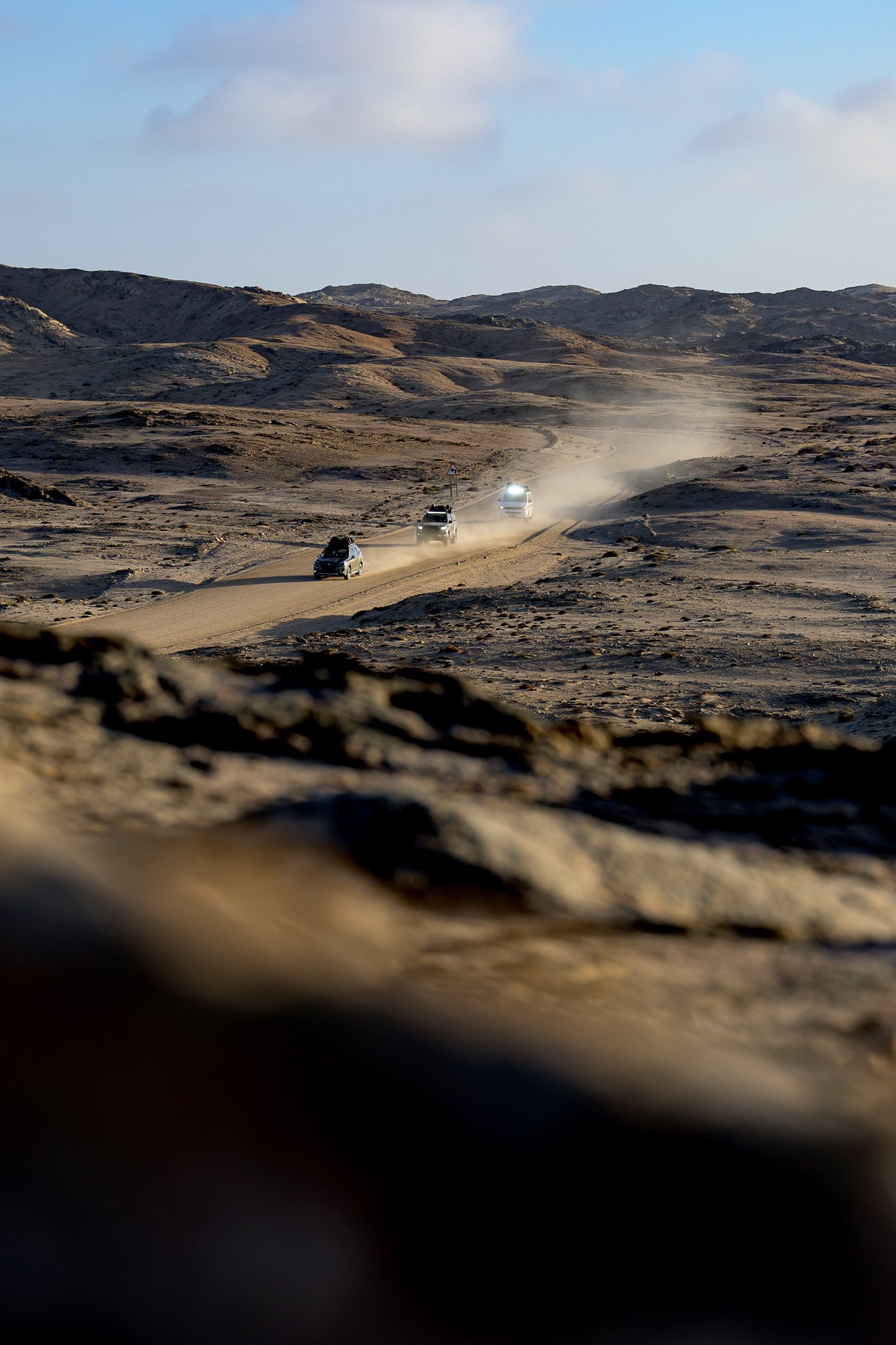 Standing - Landscape Desert Blurry Cruise Car Chain Offroad Off-road