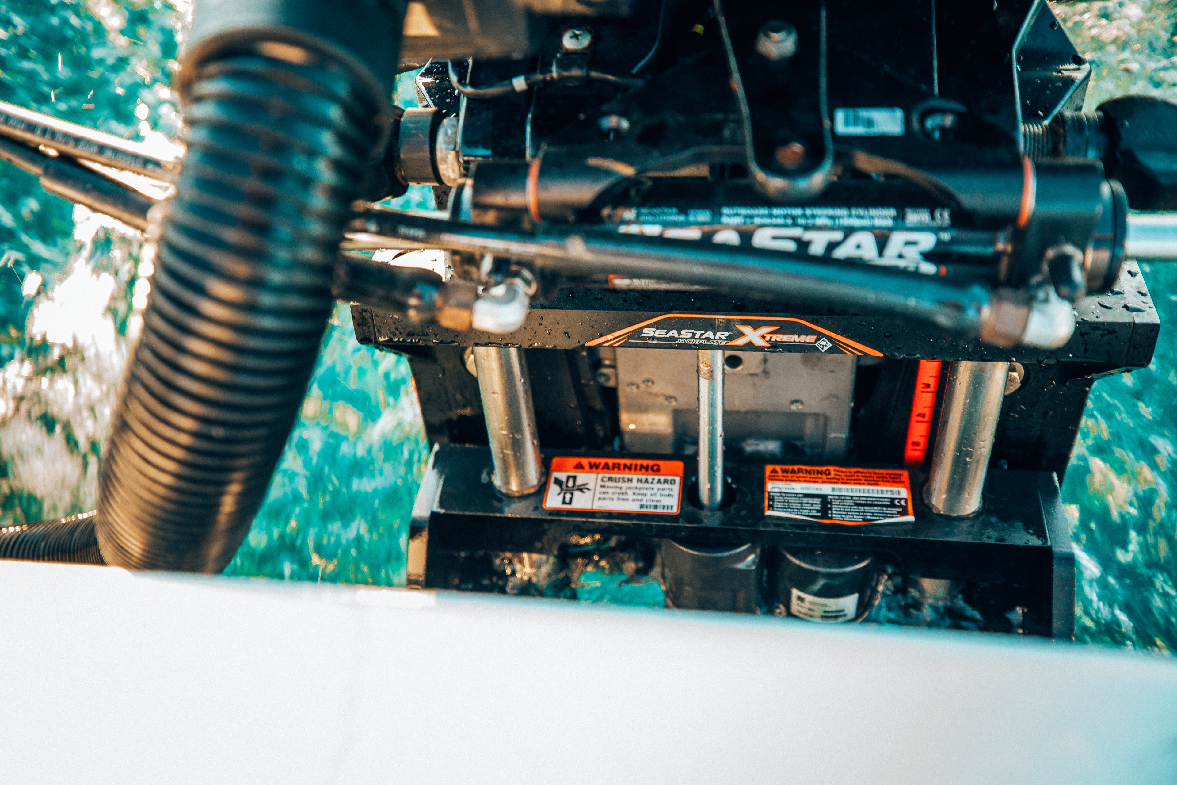 How To Choose the Right Dometic Jackplate for Your Boat - Hero Section - Block 0 - Image