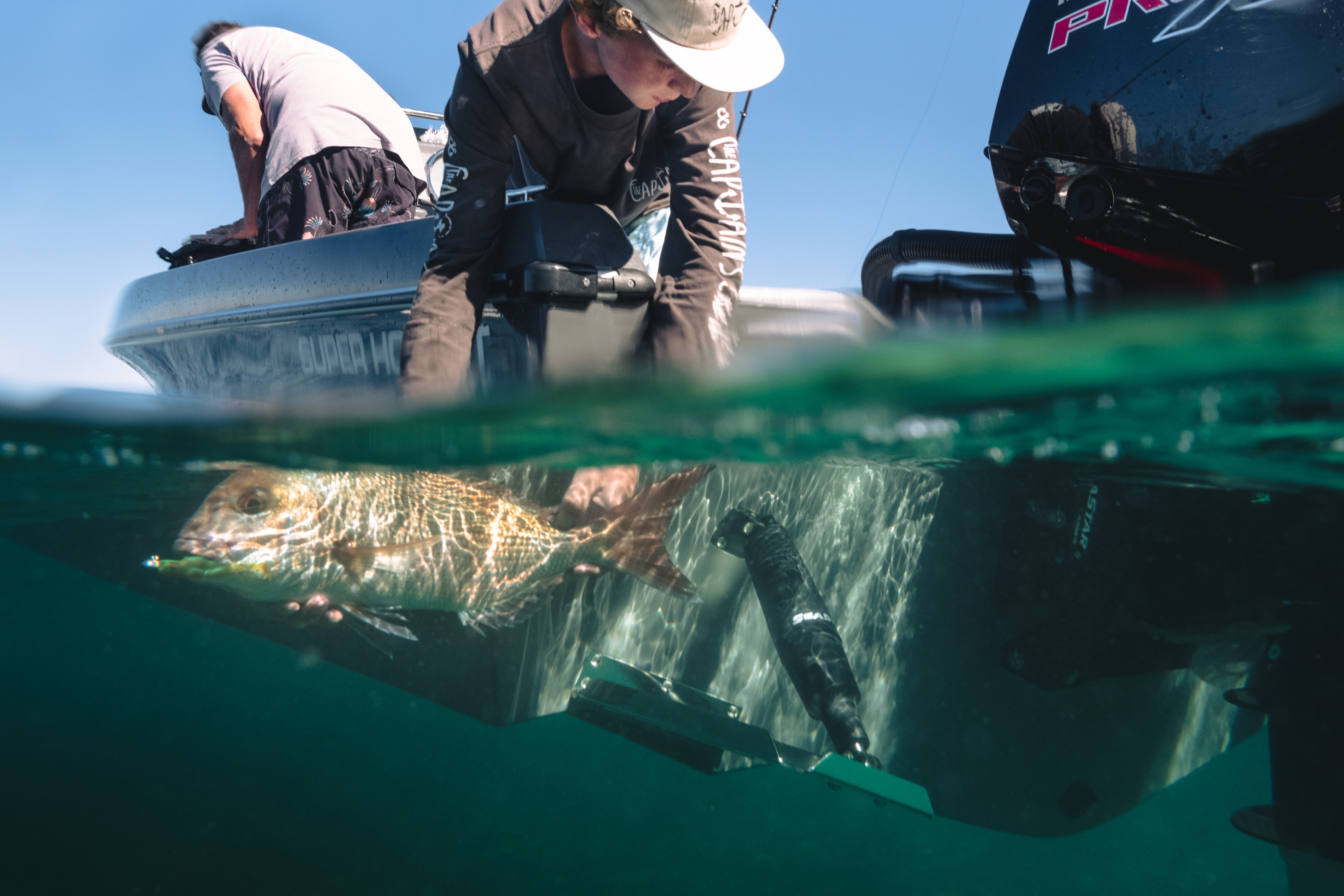 Migrated from Optimizely: trim-tab-actuator-underwater.jpg | Source: https://www.dometic.com/globalassets/1-outdoor/out-stories/a-rundown-on-the-trim-tab-system/trim-tab-actuator-underwater.jpg?ref=E47C9385A1