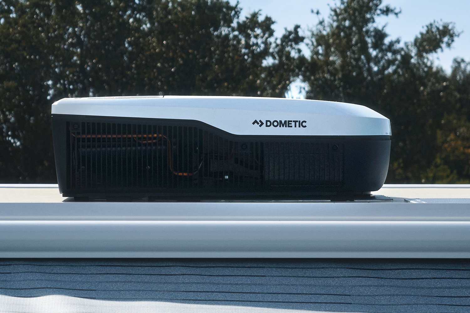 Migrated from Optimizely: Dometic-EMEA-FJX-front.jpg | Source: https://epi.dometic.com/globalassets/1-outdoor/lp/climate-campaign-two-2024/dometic-emea-fjx-front.jpg?ref=DB59A57991
