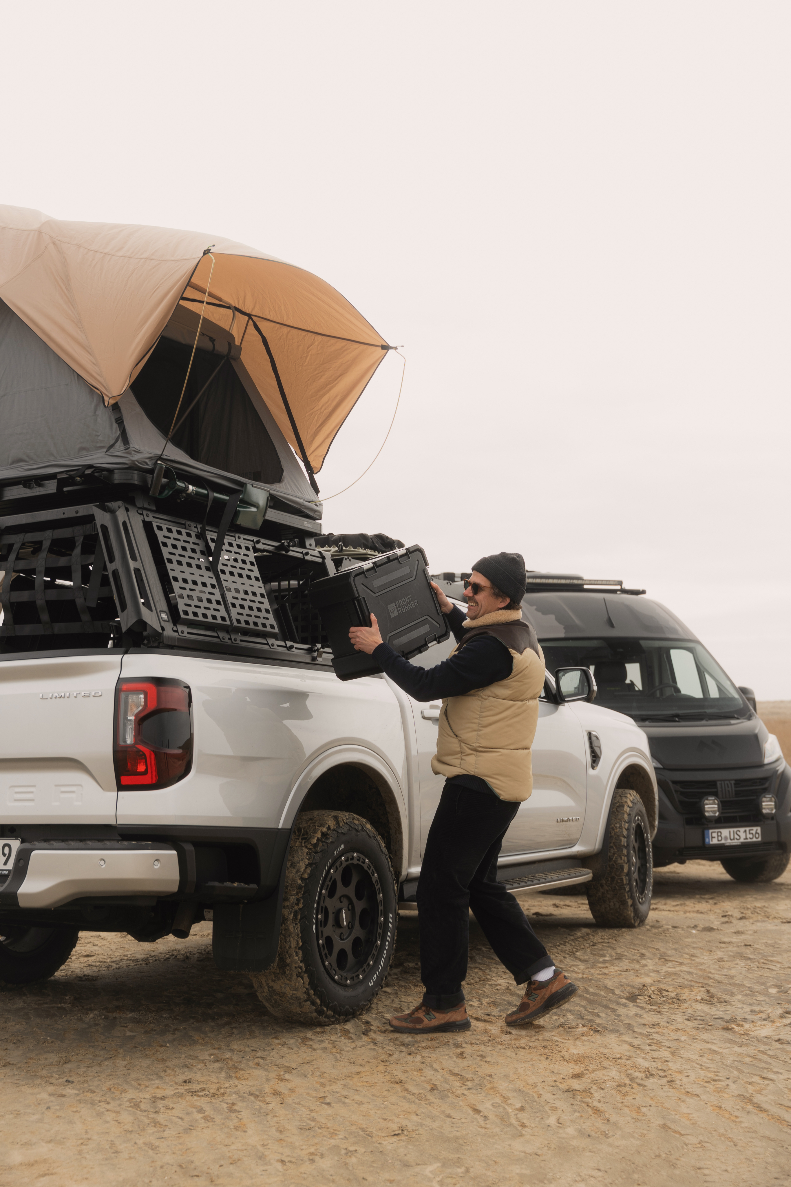 Dometic Front Runner - Rooftop tent with wolfpack