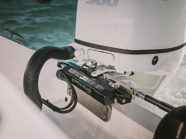 EA1000 actuator in use on a boat